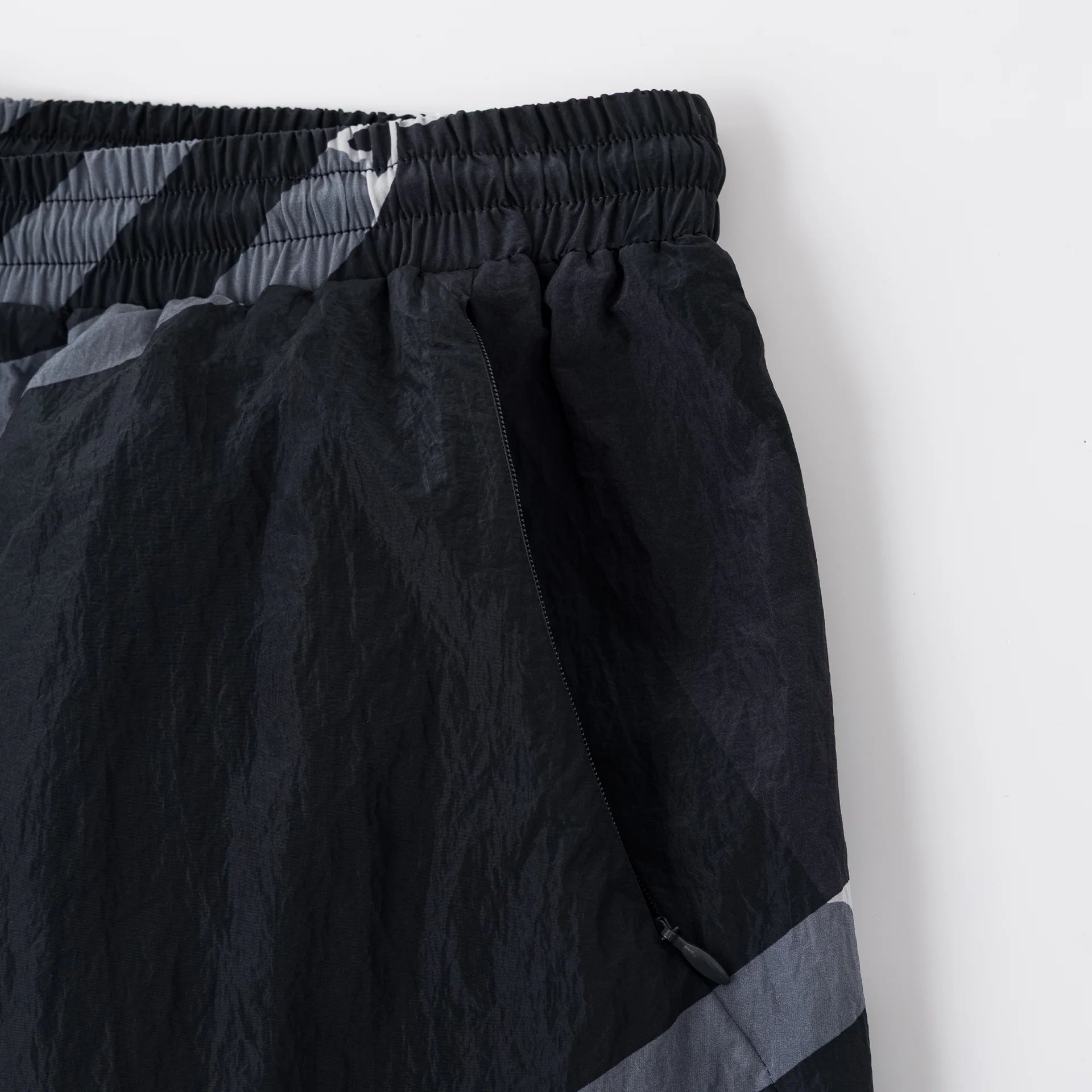 Merva Check Shorts (Black)